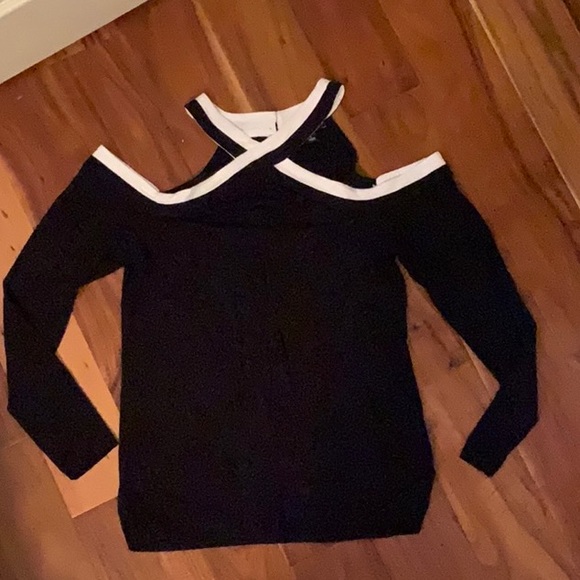 Ladies cold shoulder blouse black with white collar trim. - Picture 1 of 3